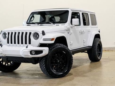 Used 2021 Jeep Wrangler Unlimited Sahara w/ Cold Weather Group AWD/4WD image 19