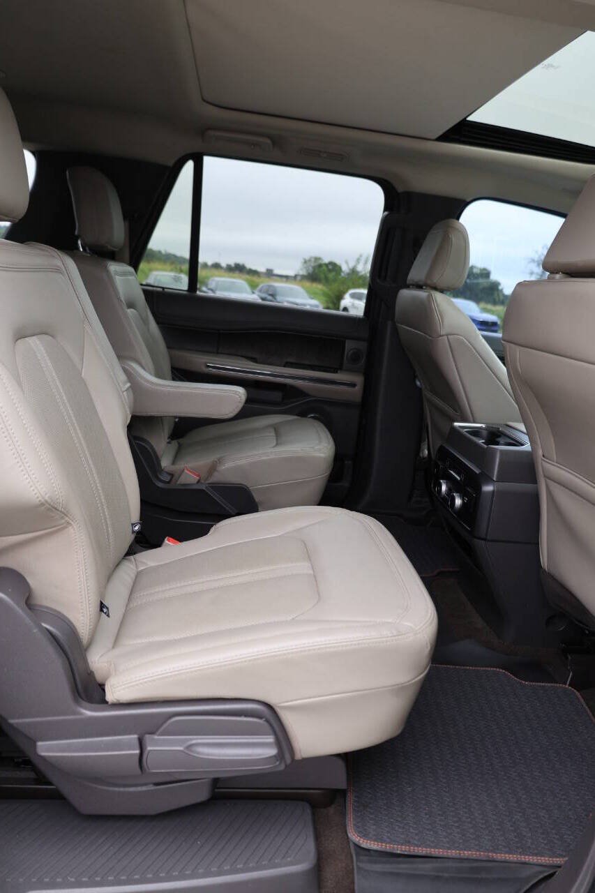 Used 2021 Ford Expedition Max Limited AWD/4WD image 16