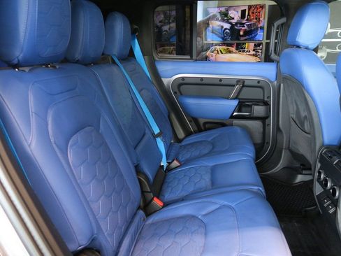 Used 2024 Land Rover Defender 110 X-Dynamic SE image 34