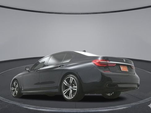 Used 2019 BMW 750i image 46