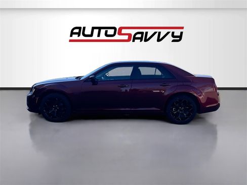 Used 2023 Chrysler 300 Touring w/ Sport Appearance Package image 4