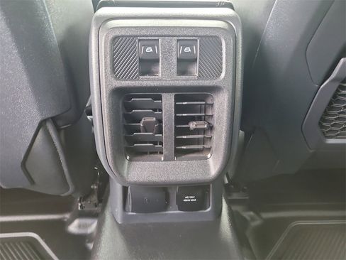 Used 2025 Ford Bronco Badlands image 12