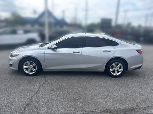 Used 2022 Chevrolet Malibu LT FWD image 2