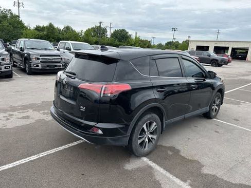 Used 2018 Toyota RAV4 XLE AWD/4WD image 18