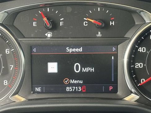 Used 2023 GMC Acadia SLT FWD image 17