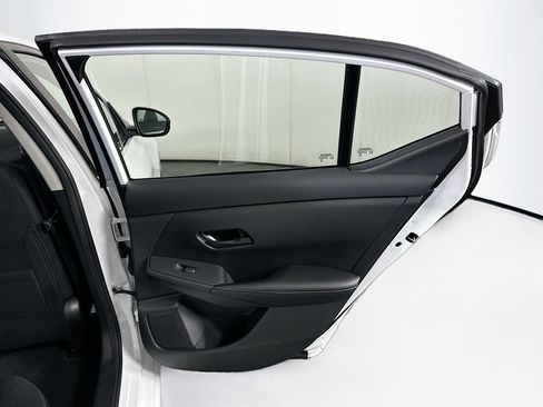 Used 2025 Nissan Sentra SV image 27