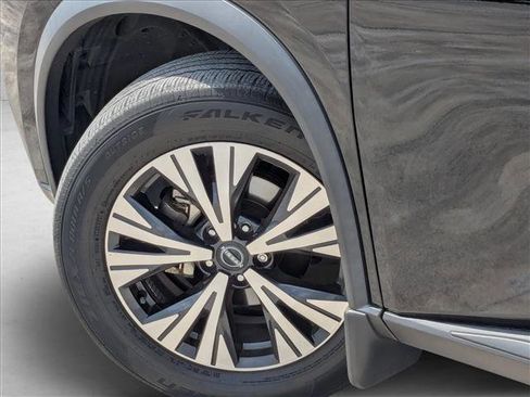 Used 2022 Nissan Rogue SV w/ SV Premium Package image 10