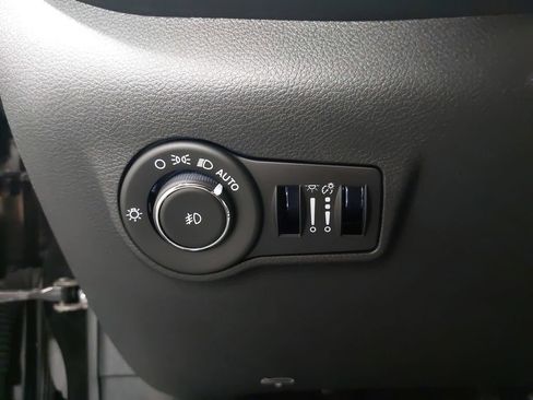 Used 2025 Jeep Compass Latitude AWD/4WD image 25