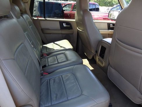 Used 2004 Ford Expedition XLT image 19
