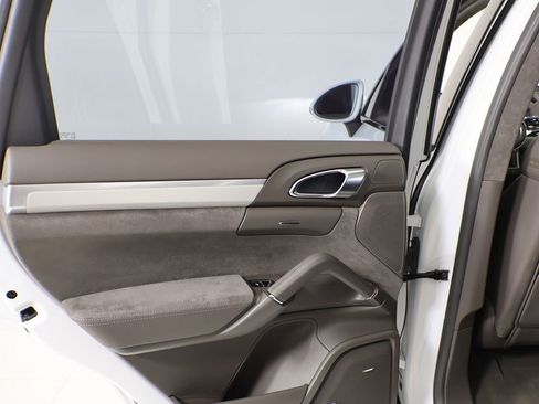 Used 2017 Porsche Cayenne GTS image 26