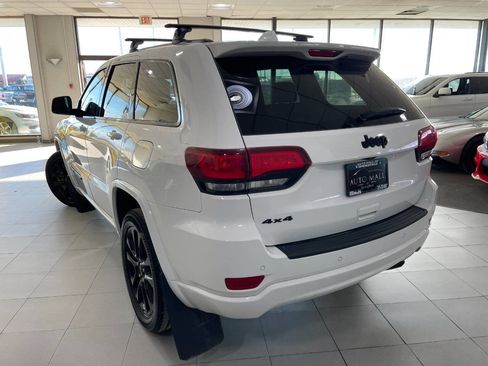 Used 2022 Jeep Grand Cherokee Laredo X image 5