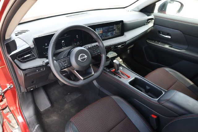 Used 2025 Nissan Kicks SR FWD image 12
