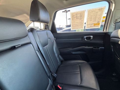 Used 2024 Kia Sorento S image 40
