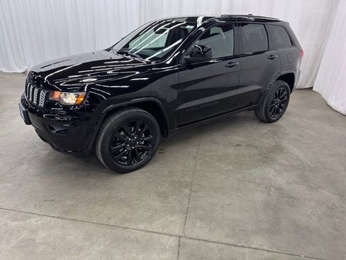 Used 2019 Jeep Grand Cherokee Altitude image 6