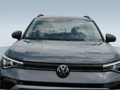 Used 2025 Volkswagen Taos S AWD/4WD image 40