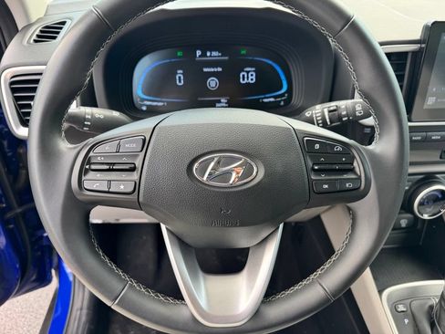 Used 2025 Hyundai Venue SEL FWD image 13