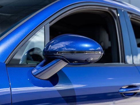 Certified 2026 Porsche Macan AWD/4WD image 17