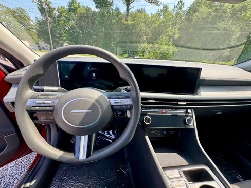 Used 2025 Hyundai Sonata SEL FWD image 15