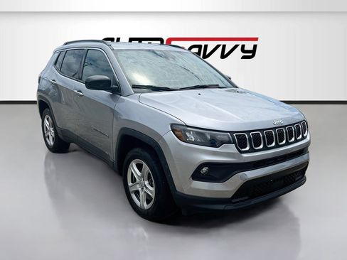 Used 2023 Jeep Compass Latitude w/ Convenience Group AWD/4WD image 1
