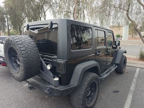 Used 2016 Jeep Wrangler Unlimited Rubicon w/ Connectivity Group image 9