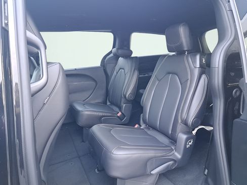 New 2026 Chrysler Pacifica Select FWD image 11
