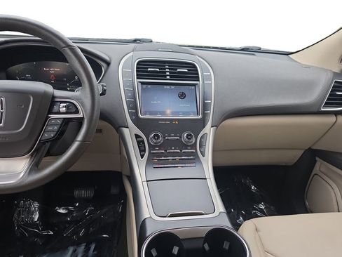 Used 2020 Lincoln Nautilus Premier AWD/4WD image 11