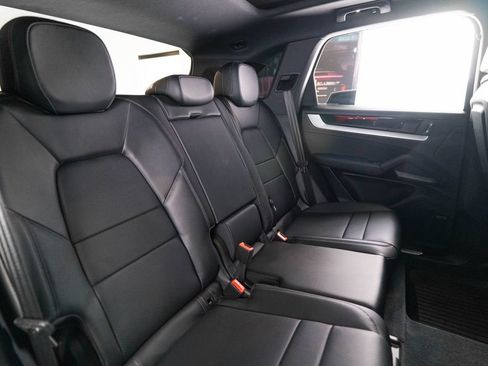 Certified 2025 Porsche Cayenne AWD/4WD image 39