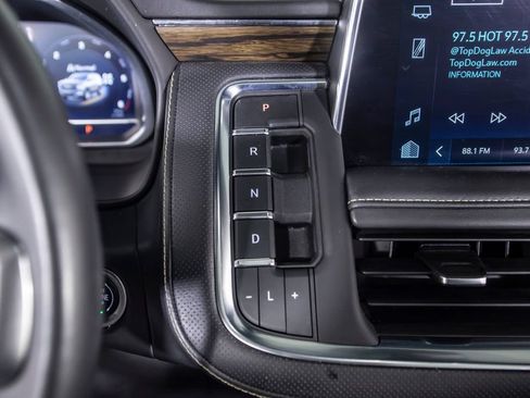 Used 2023 Chevrolet Tahoe Premier AWD/4WD image 31