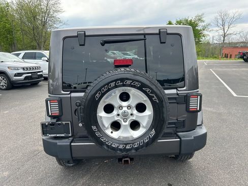 Used 2016 Jeep Wrangler Sahara w/ Connectivity Group AWD/4WD image 6