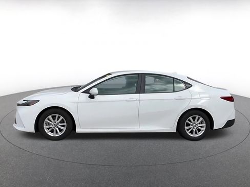 Used 2025 Toyota Camry LE image 10