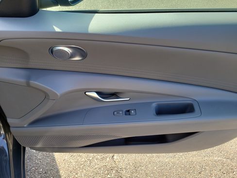Used 2023 Hyundai Elantra Blue FWD image 10