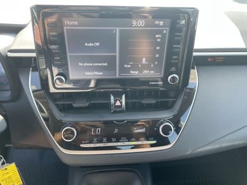 Used 2022 Toyota Corolla LE FWD image 19