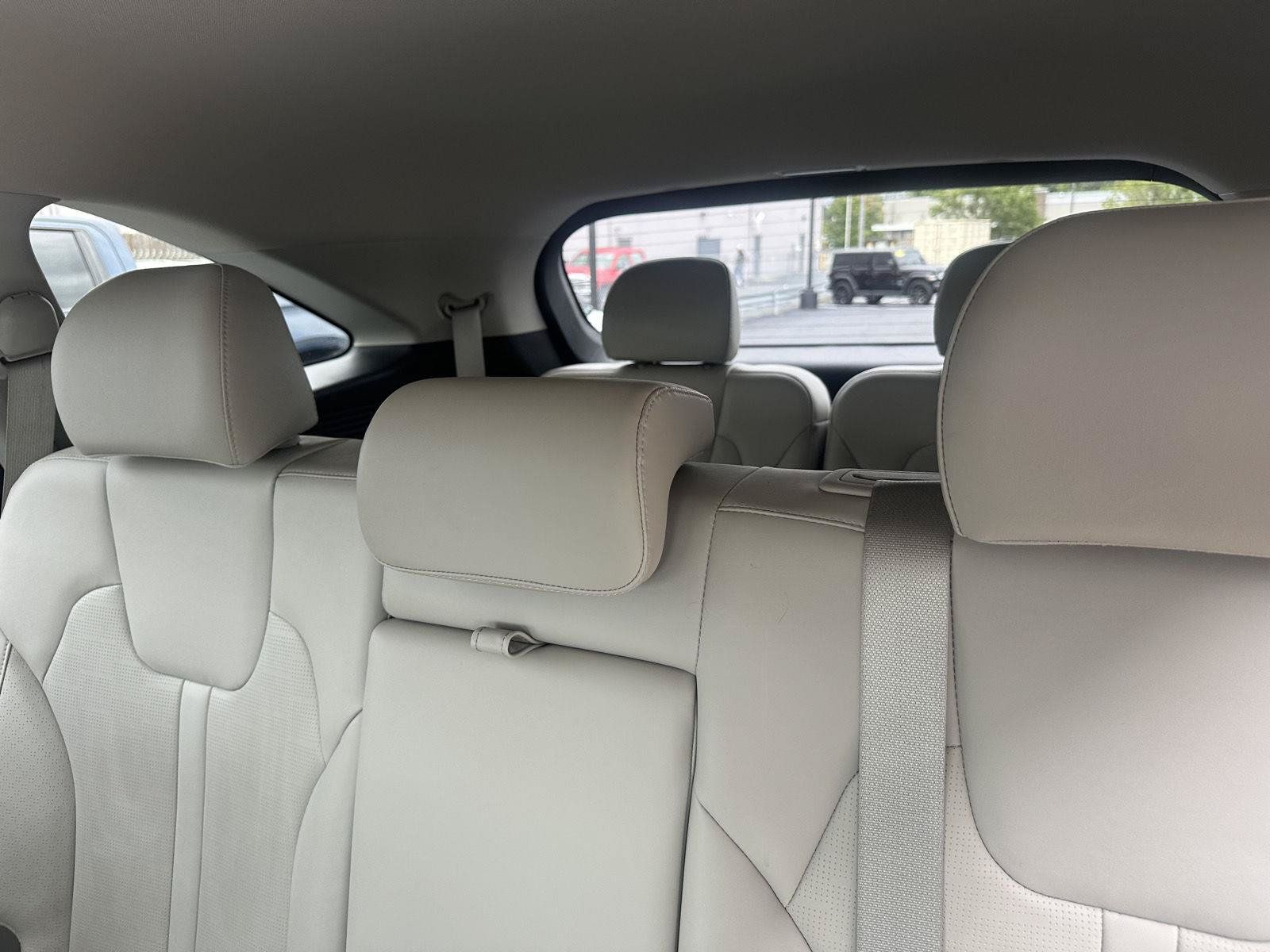Used 2025 Kia Sorento S FWD image 30