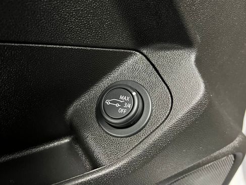 Used 2023 GMC Terrain SLE w/ Driver Convenience Package image 16