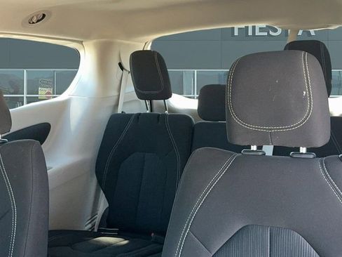 Used 2023 Chrysler Voyager LX image 14