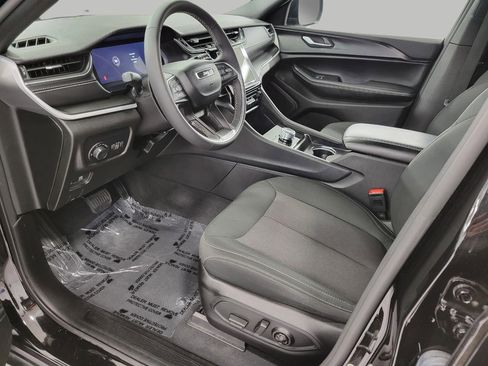 Used 2024 Jeep Grand Cherokee L Laredo AWD/4WD image 10
