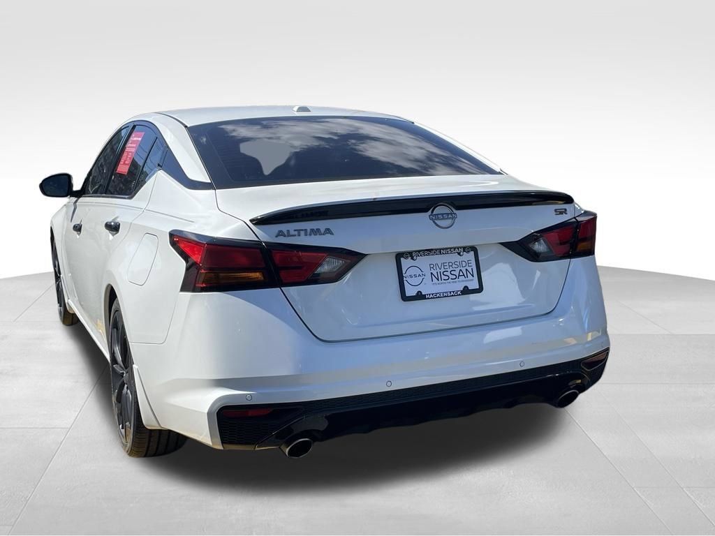 Certified 2024 Nissan Altima 2.5 SR w/ SR Premium Package FWD image 5