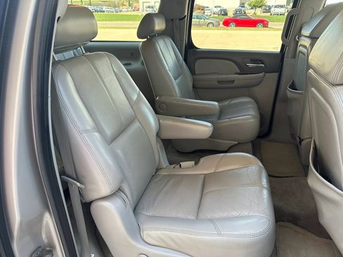 Used 2007 Chevrolet Suburban LTZ w/ LTZ Preferred Equipment Group AWD/4WD image 14