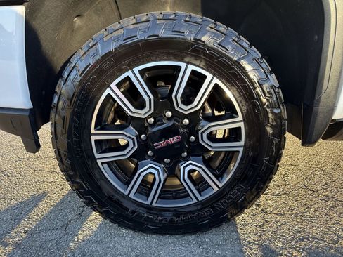 Used 2023 GMC Sierra 2500 AT4 w/ AT4 Premium Plus Package image 12