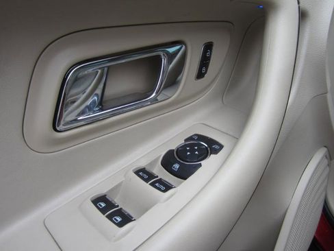 Used 2013 Ford Taurus Limited FWD image 24