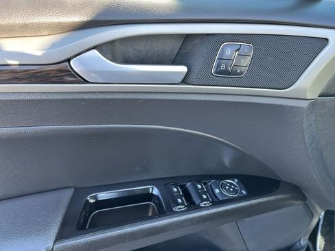 Used 2016 Ford Fusion SE w/ Equipment Group 202A image 17