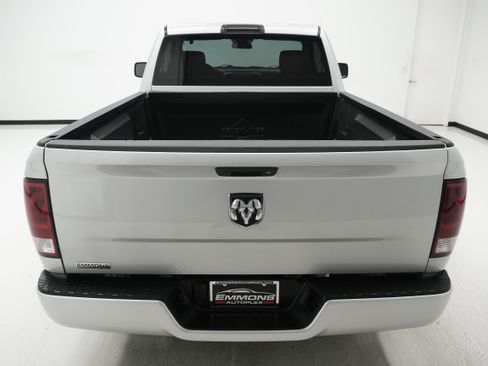 Used 2017 RAM 1500 Express RWD image 5