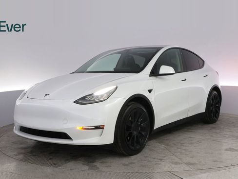 Used 2021 Tesla Model Y Long Range AWD/4WD image 2
