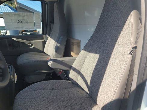 Used 2024 Chevrolet Express 4500 Extended w/ Power Convenience Package RWD image 17