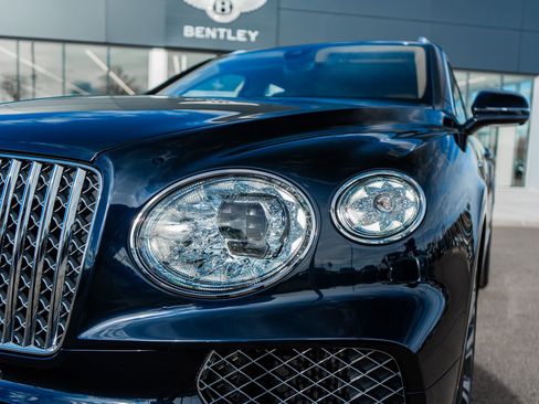 Used 2025 Bentley Bentayga image 19