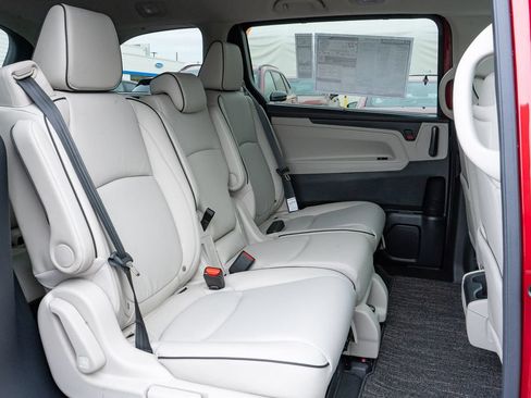 New 2026 Honda Odyssey Touring image 15