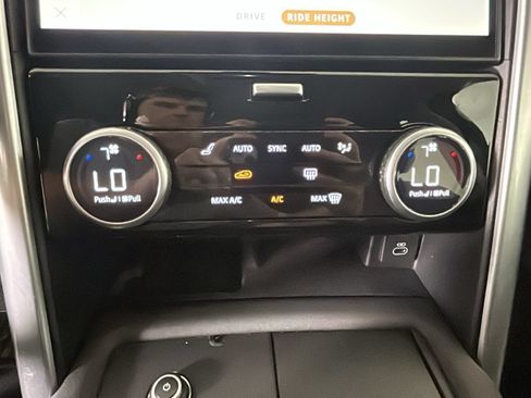 Used 2024 Land Rover Discovery S AWD/4WD image 24