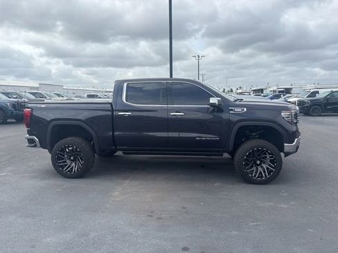 Used 2023 GMC Sierra 1500 SLT w/ SLT Premium Package AWD/4WD image 9