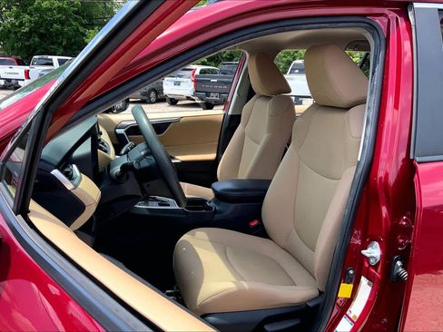 Used 2019 Toyota RAV4 LE w/ Carpet Mat Package AWD/4WD image 6