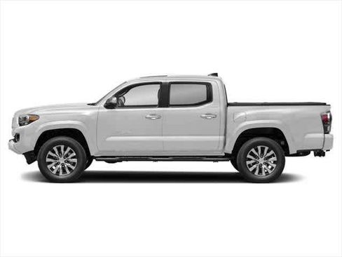 Used 2023 Toyota Tacoma Limited image 3
